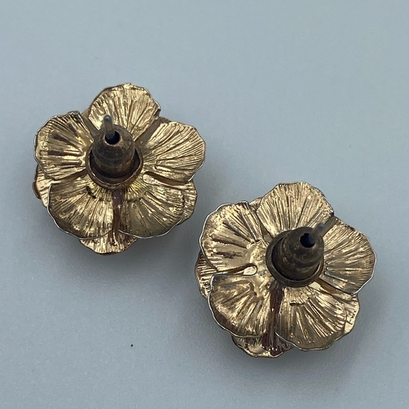 Gold  Coloured Flower Earrings - Picture 3 of 3